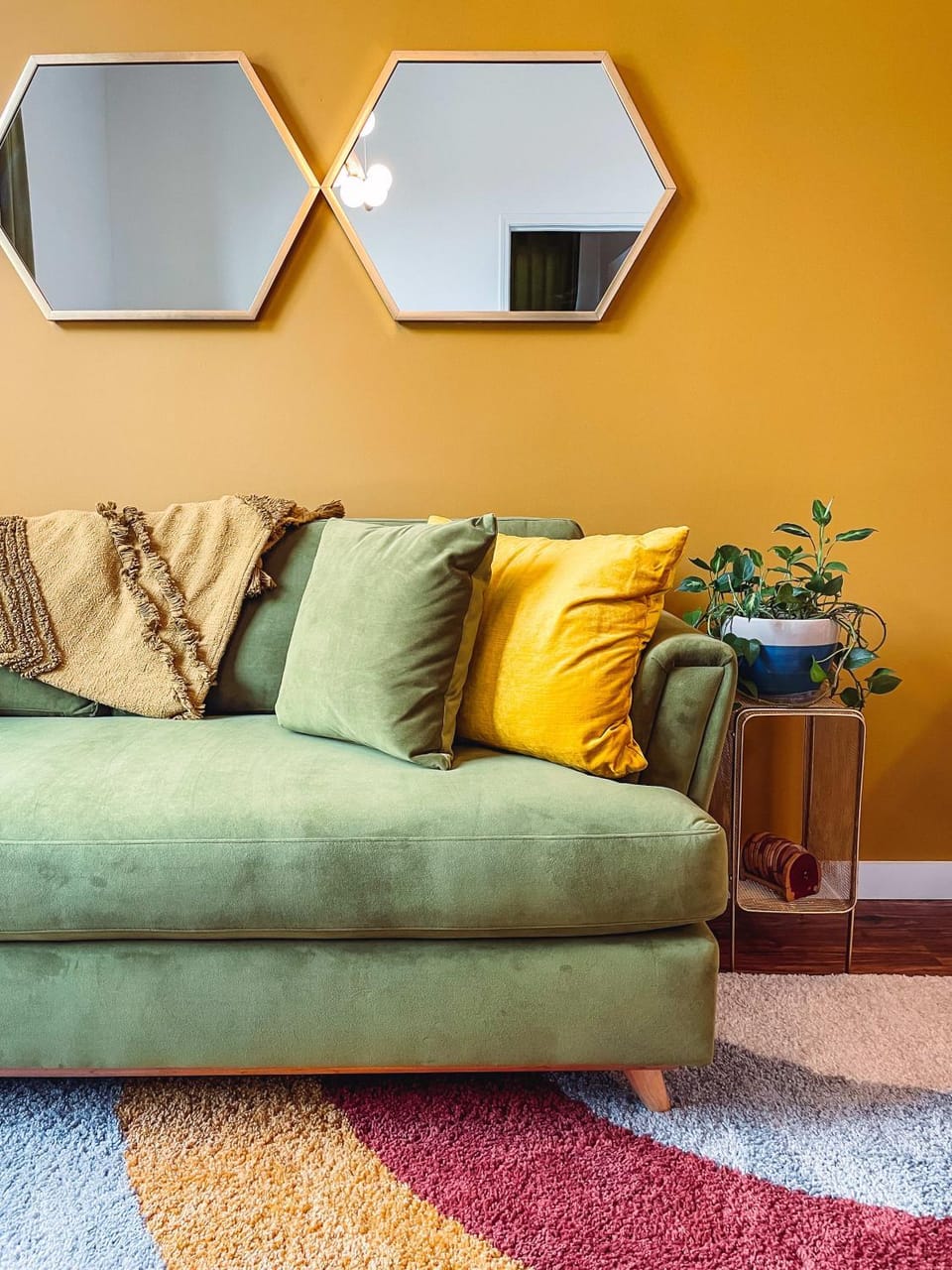 Vintage Vibes - Minutes From The Broadway Buzz House in Nashville