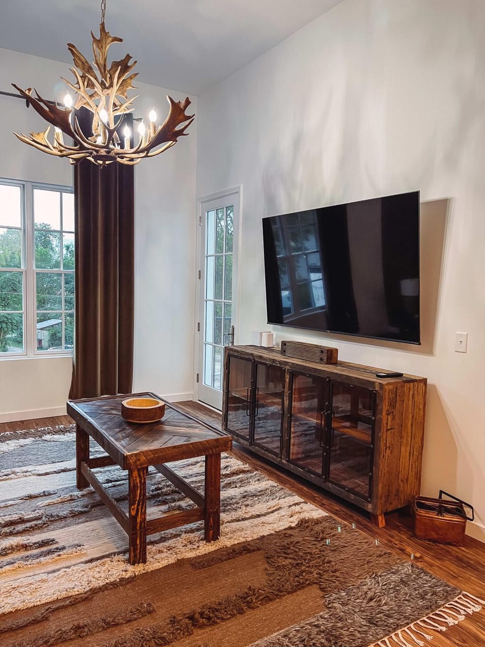 Cozy Cabin - 2 Miles to Broadway & Free Parking Cabin in Nashville
