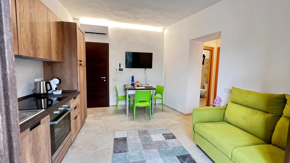 TV and multimedia, Kitchen or kitchenette, Seating area, Dining area