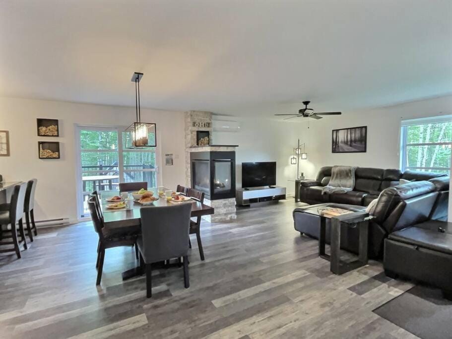 TV and multimedia, Living room, Dining area, fireplace