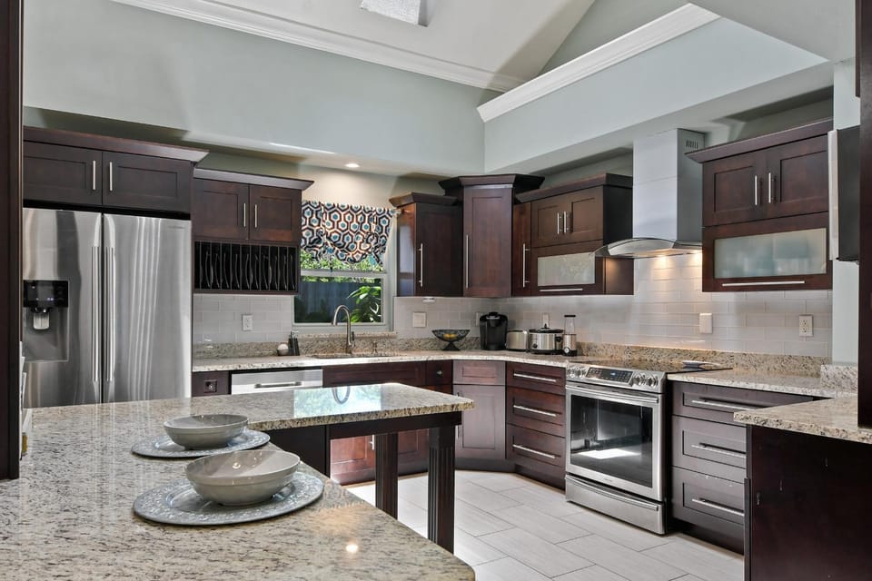 Kitchen or kitchenette, dishwasher, minibar, oven, pet friendly, stove, toaster