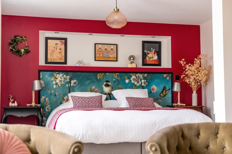 Bed, Photo of the whole room, Decorative detail, Bedroom
