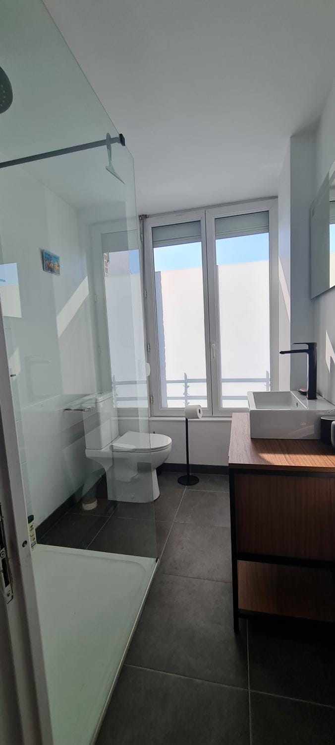 Grande Maison dans le Bourg de Nevez + jardin House in Finistere