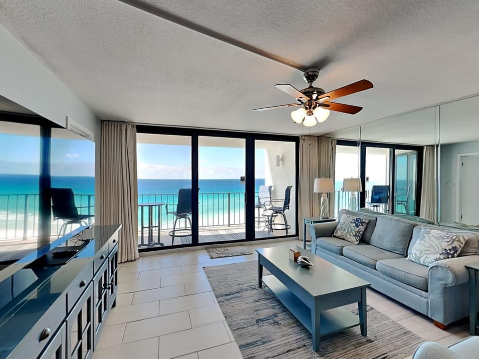 TV and multimedia, Balcony/Terrace, Living room, Sea view, furniture
