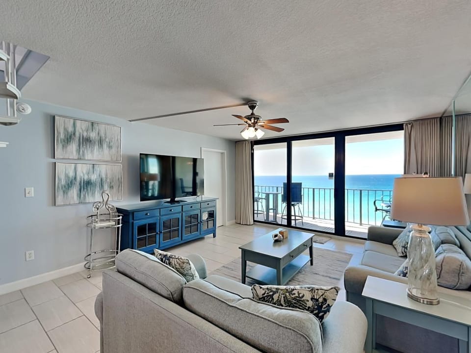 TV and multimedia, Balcony/Terrace, Living room, Seating area, Sea view, furniture