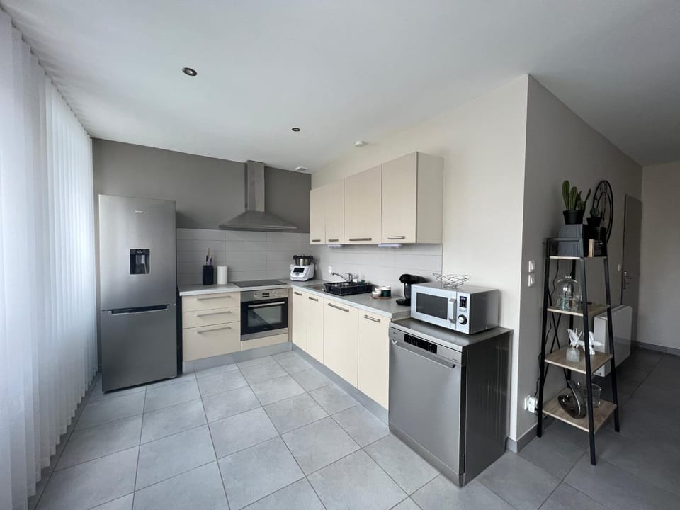 Coffee/tea facilities, dishwasher, minibar, pet friendly, stove, toaster, kitchen