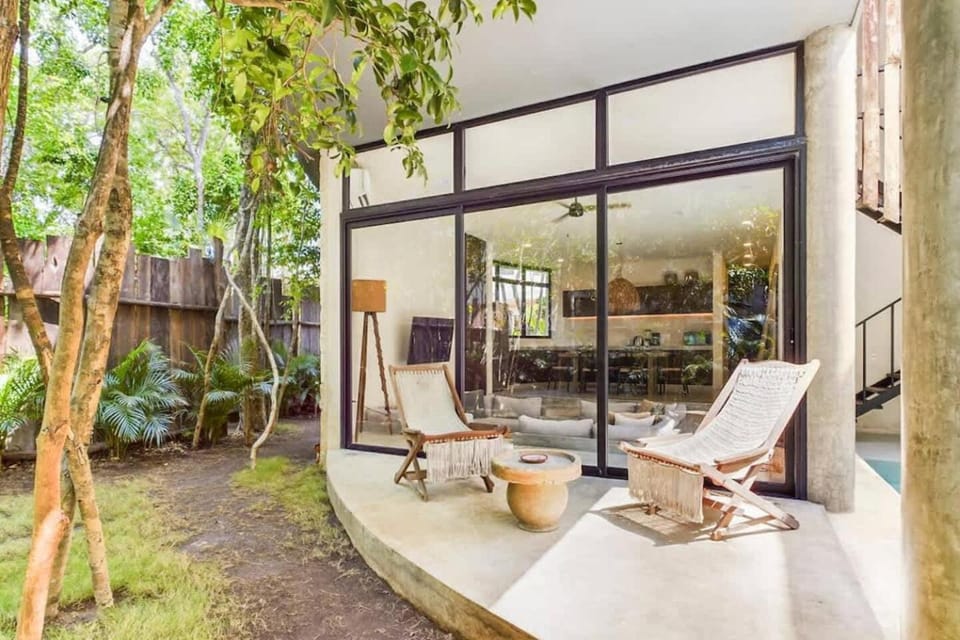 Property building, Patio, Day, Garden, Living room, Seating area, Garden view