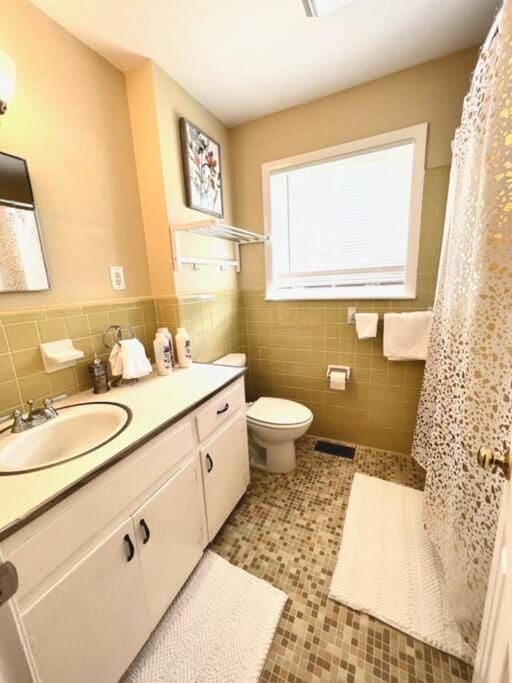 *Comfortable Townhome * King Beds * Long Term* House in Cary