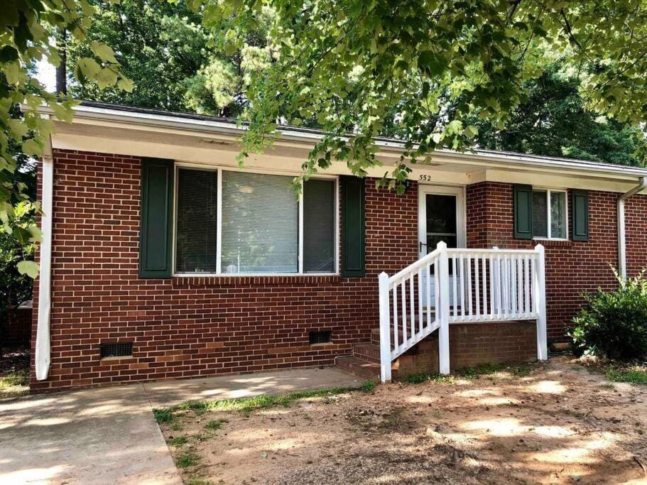 *Welcoming Cary Townhome*King Bed*Long Term Stays* House in Cary