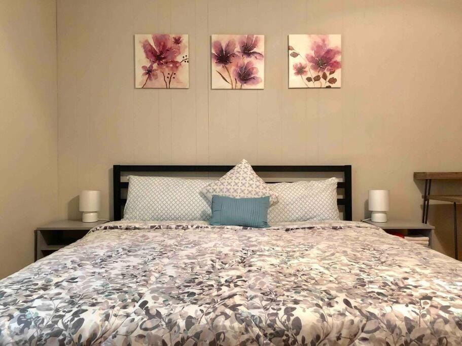 *Welcoming Cary Townhome*King Bed*Long Term Stays* House in Cary