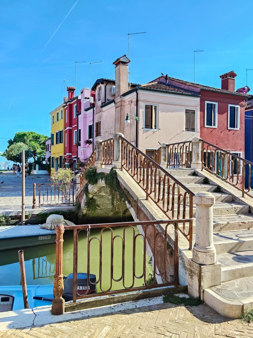 Property building, Day, Neighbourhood, Natural landscape, River view, Street view