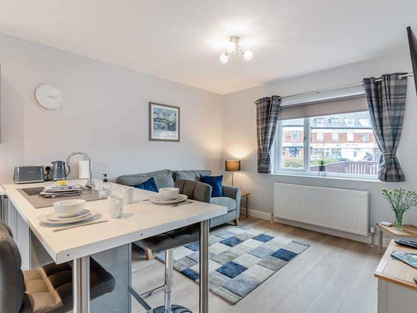 Madeline's View -a smart and modern 1 bed property with the bonus of a parking space on large private driveway area House in England