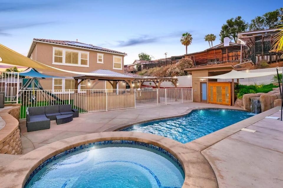 Swimming pool, Swimming pool