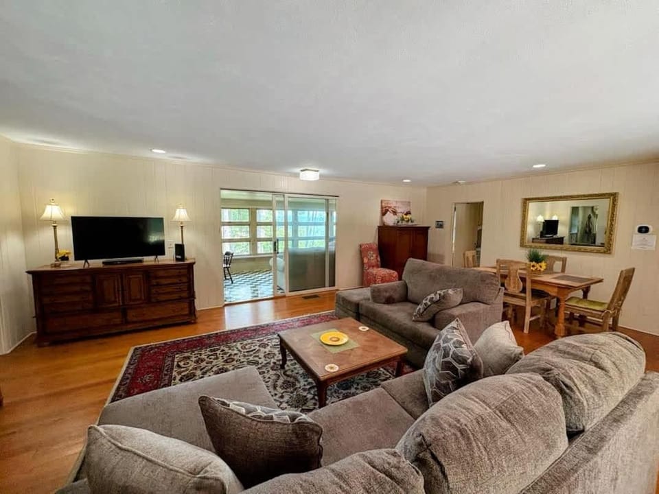 Sonshine Cottage House in Laurel Park