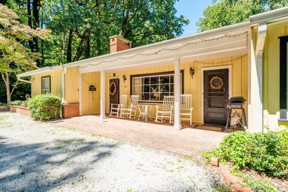 Sonshine Cottage House in Laurel Park