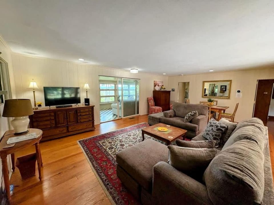 Sonshine Cottage House in Laurel Park