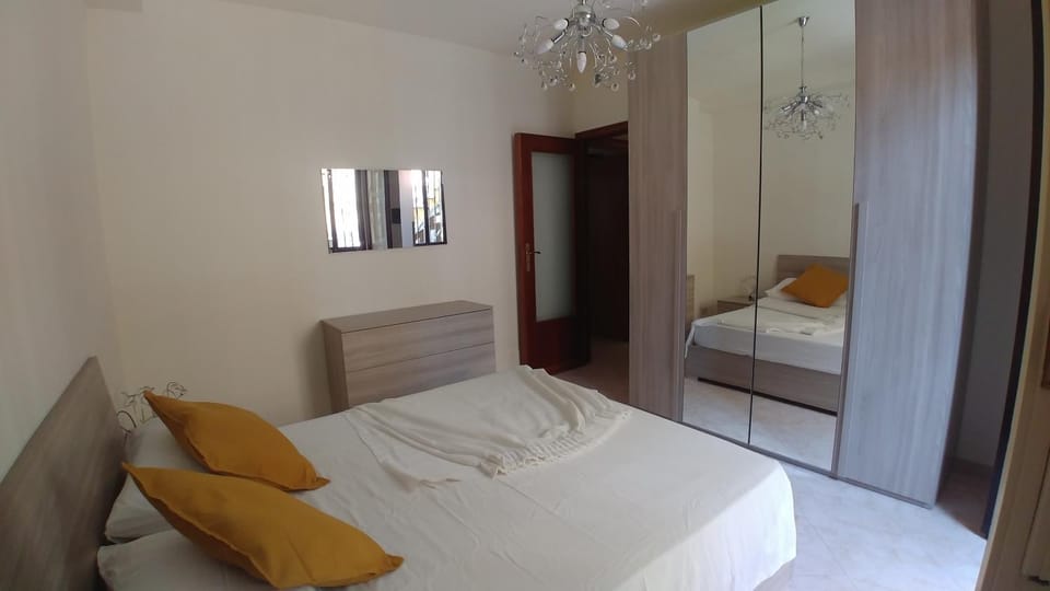 Bed, Photo of the whole room, Bedroom, wardrobe