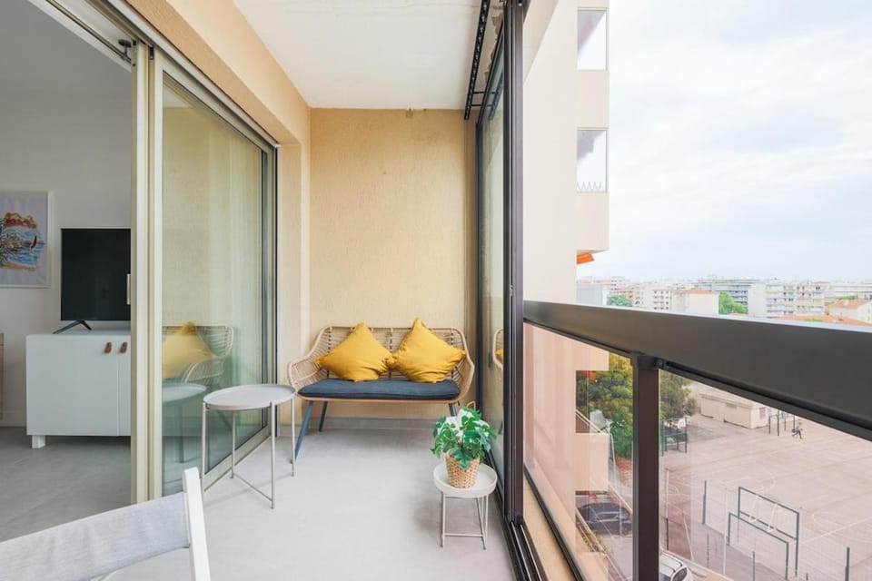 Antibes Centre Terrasse & Garage Privé Apartment in Antibes