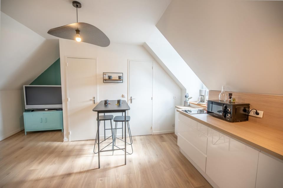 Coffee/tea facilities, Dining area