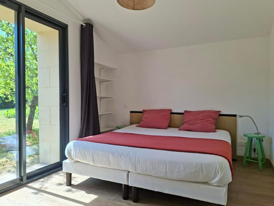 Bed, Photo of the whole room, Bedroom