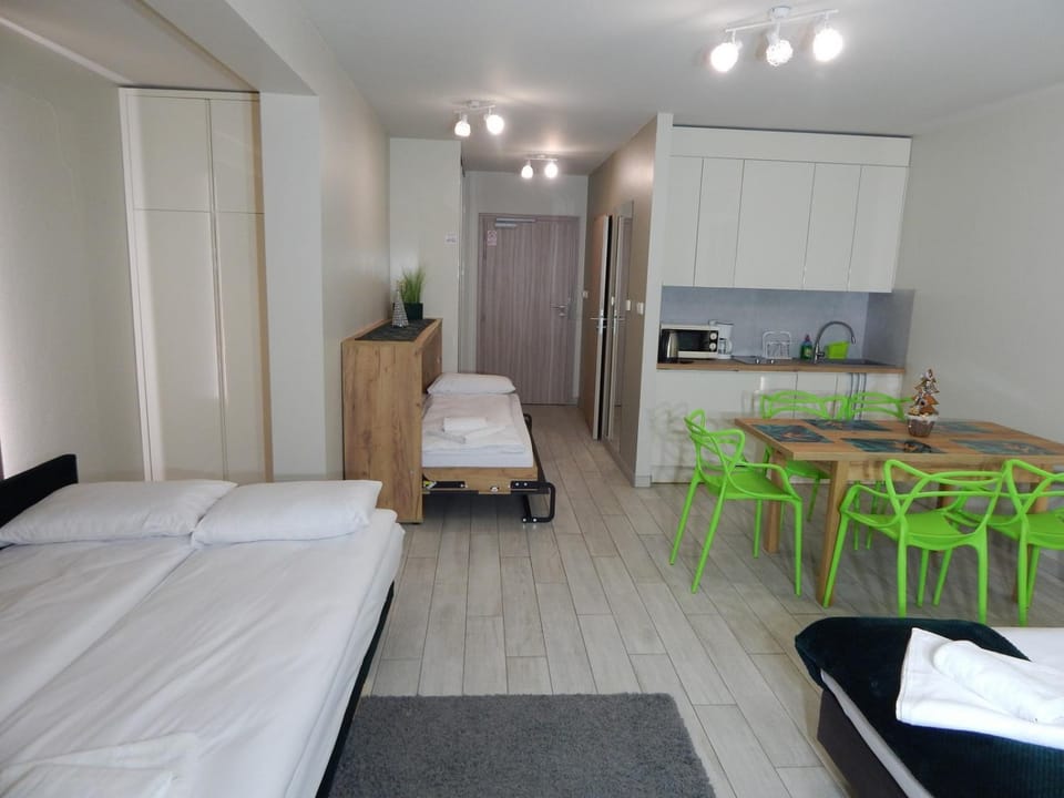 Bed, Kitchen or kitchenette, Photo of the whole room