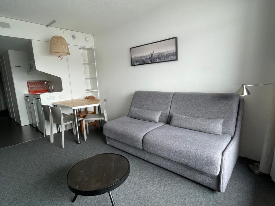 Studio rénové ski aux pieds avec balcon - FR-1-346-396 Apartment in Bourg-Saint-Maurice