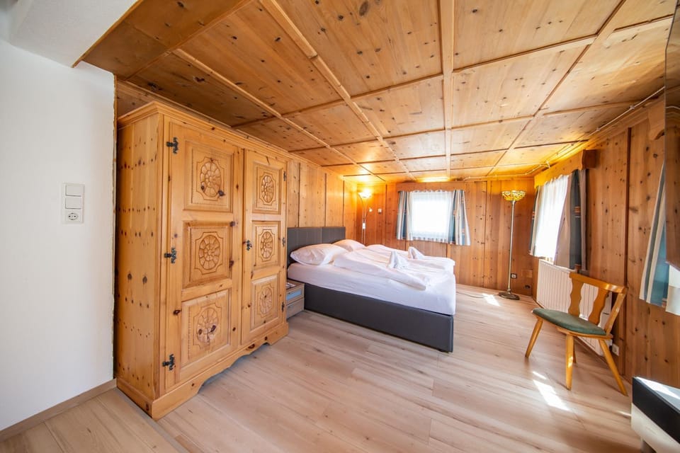 Bed, TV and multimedia, Photo of the whole room, Bedroom, wardrobe