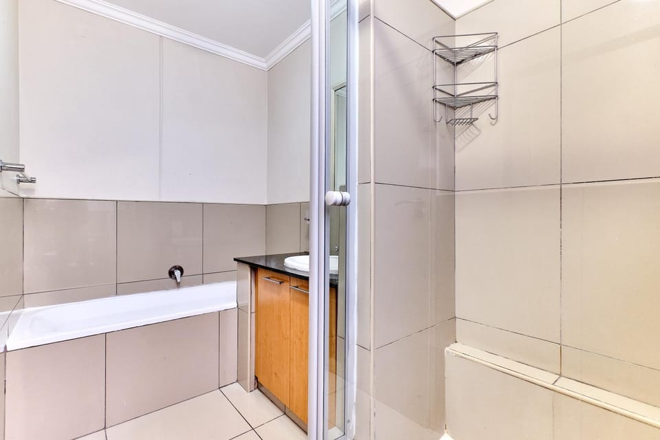 Westpoint Glammys Suites Apartment in Sandton