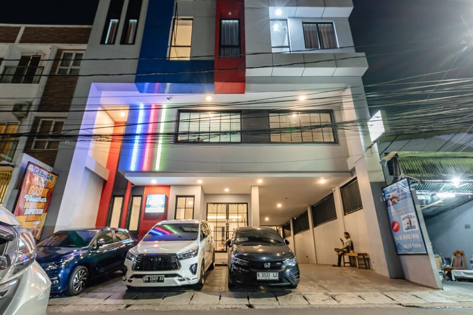 Property building, Neighbourhood, Street view, Parking