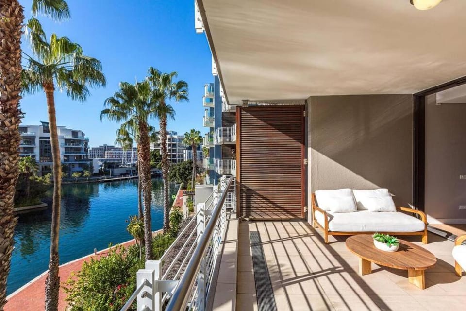 Luxury Waterfront Marina Apartment Apartment in Cape Town