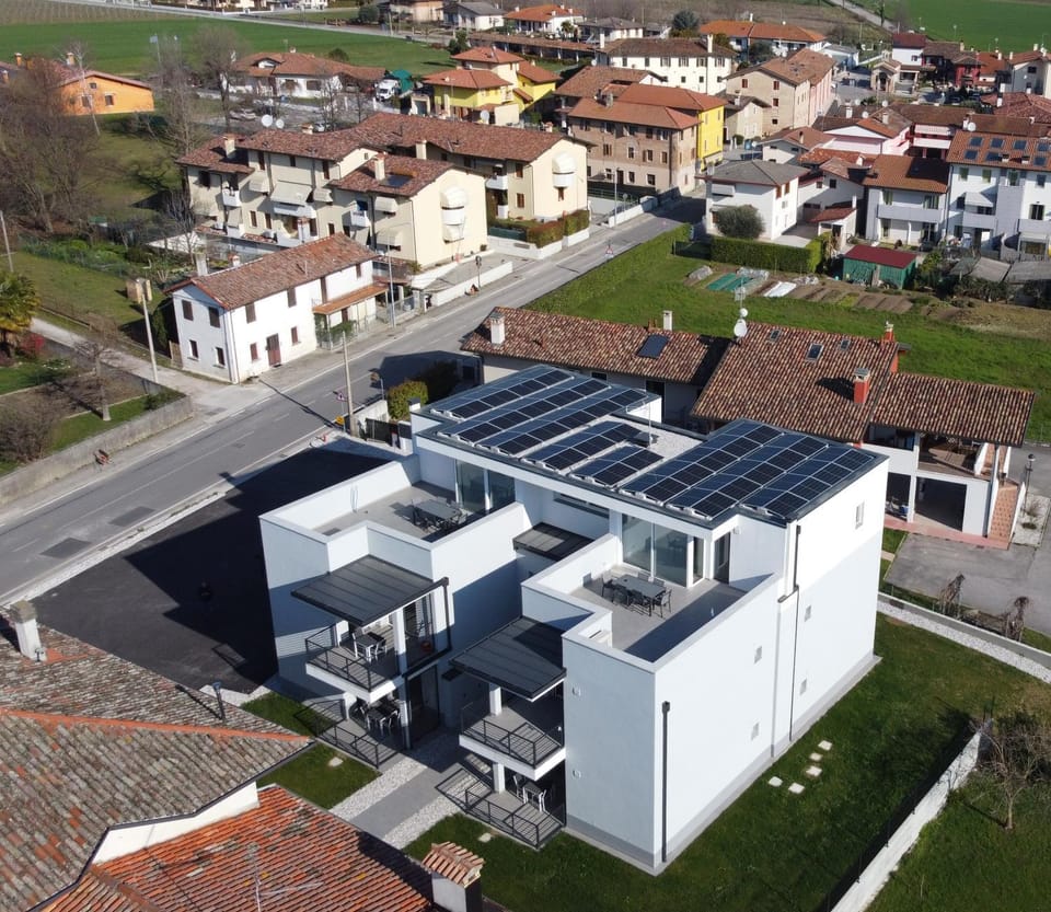 Property building, Neighbourhood, Bird's eye view, Garden, Parking, pet friendly