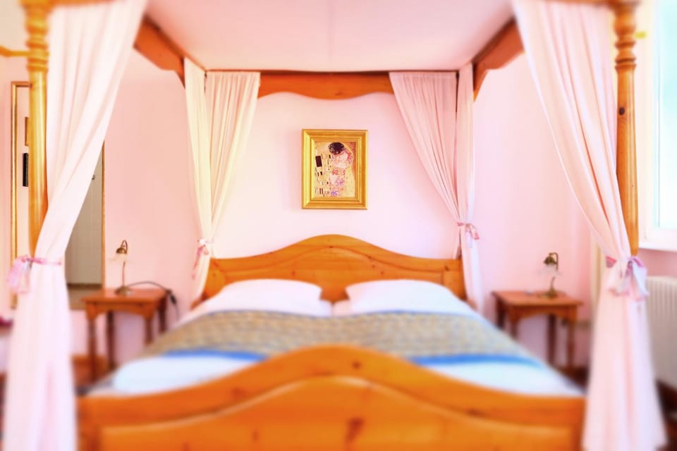 Decorative detail, Bedroom