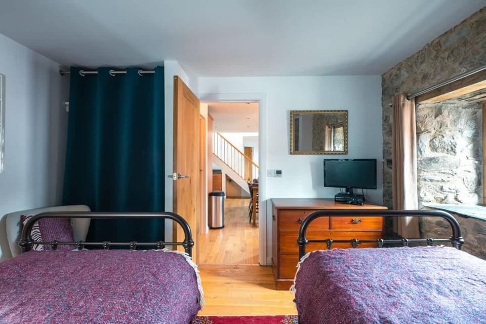 Stunning Converted Granary in Heart of St Davids House in Saint Davids