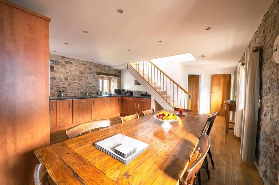 Stunning Converted Granary in Heart of St Davids House in Saint Davids