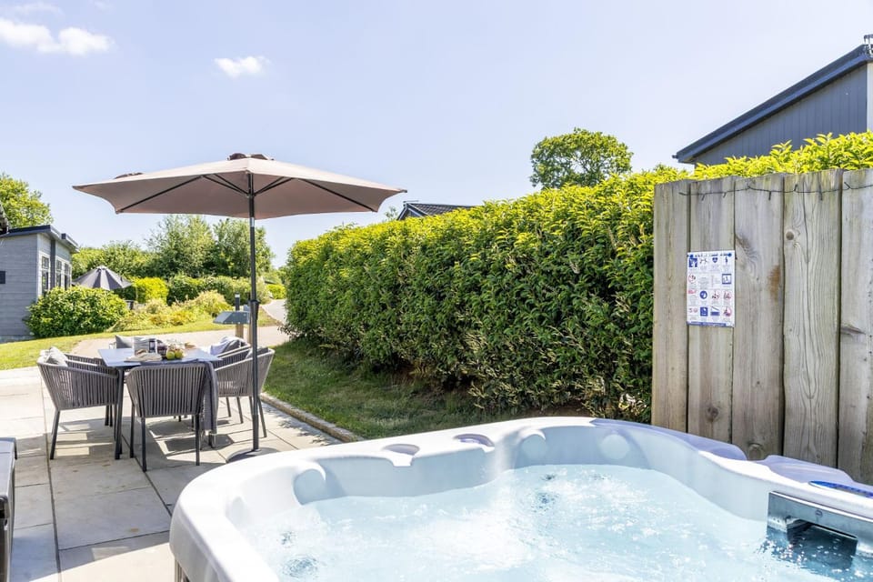 Patio, Hot Tub