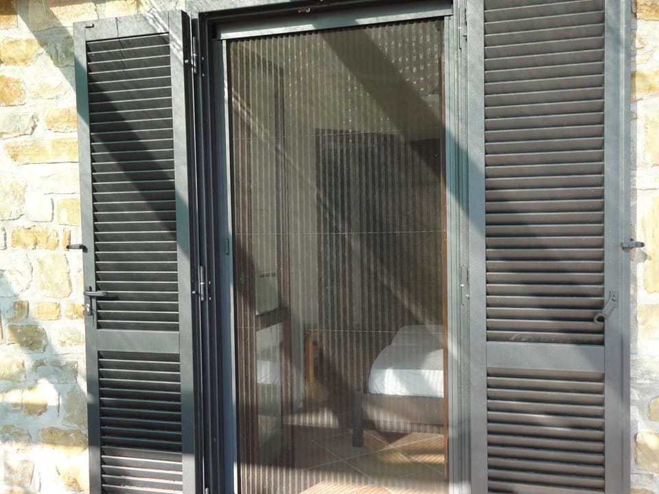 Property building, Balcony/Terrace, Decorative detail, Area and facilities
