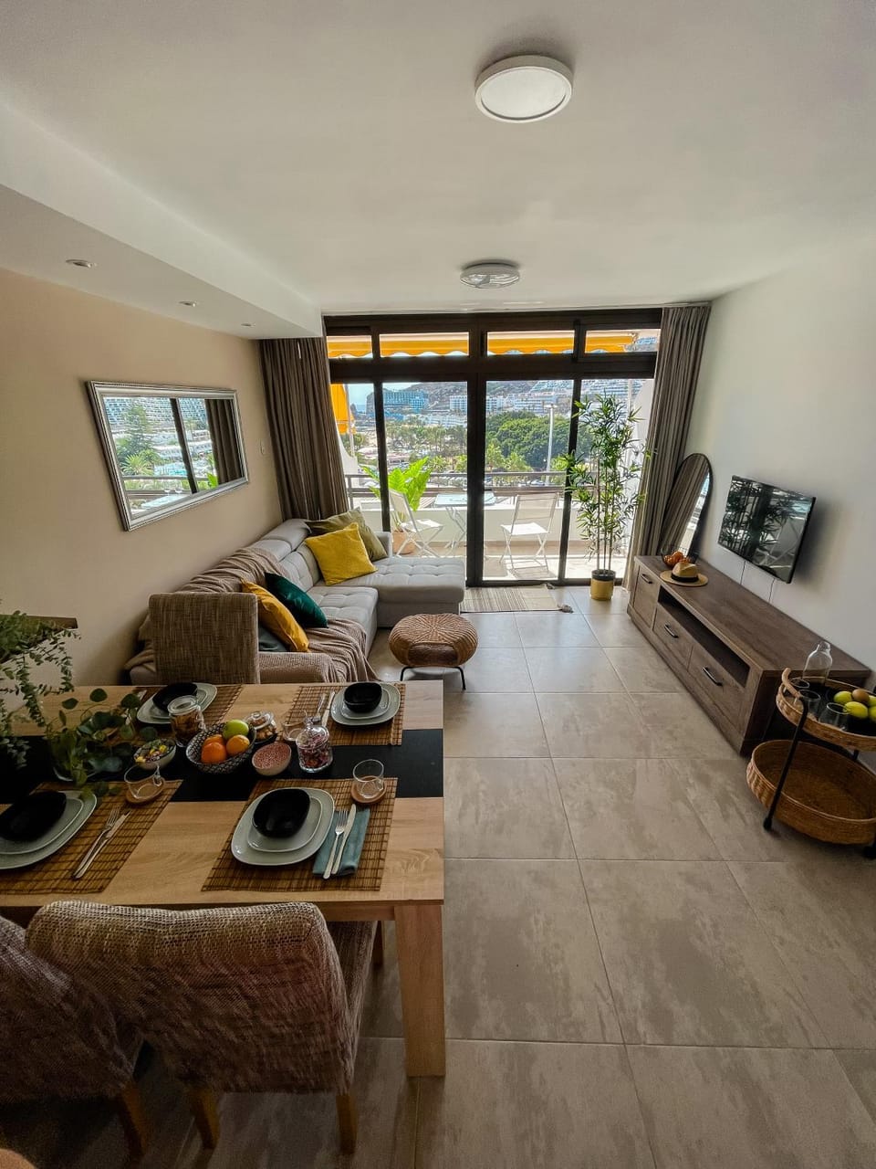 Living room, Seating area, Dining area