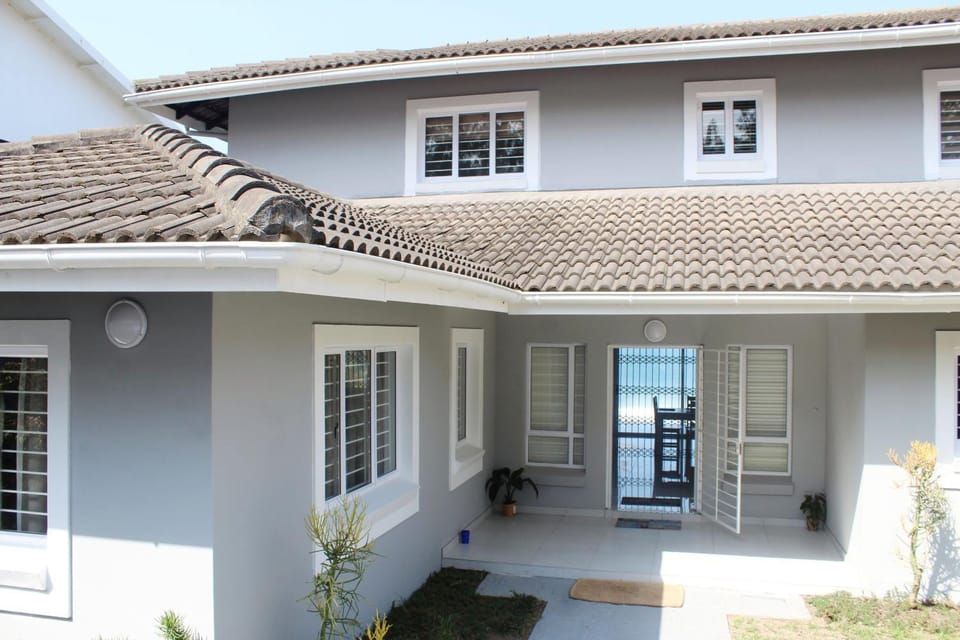 Adam Legacy Beach Villa, Tinley Manor House in Dolphin Coast