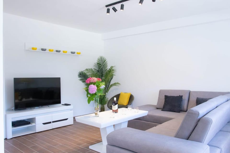 Campi d’Oro Apartment in Dobrota