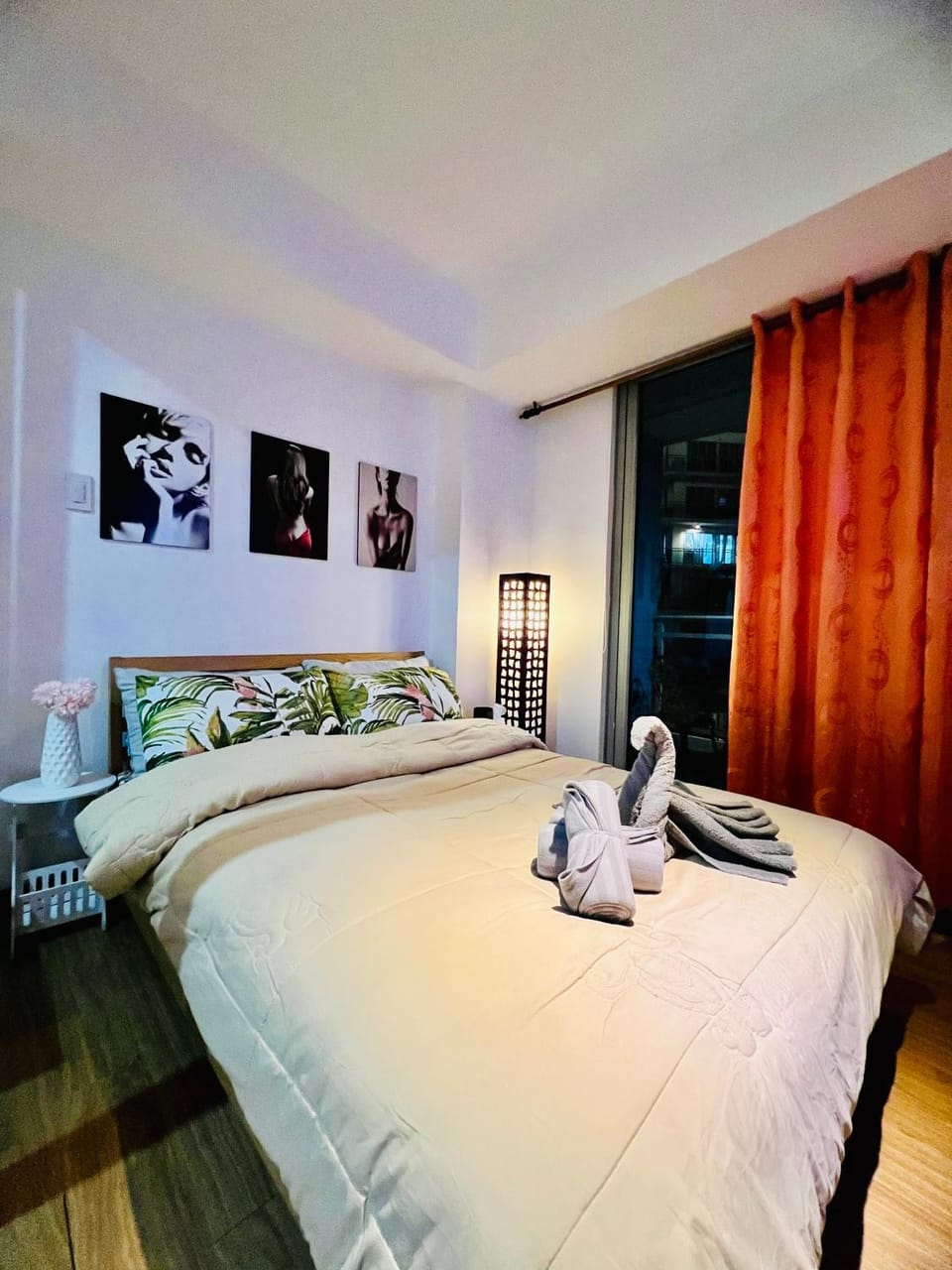 Azure Pool View with Balcony, WiFi and Netflix Apartment hotel in Paranaque
