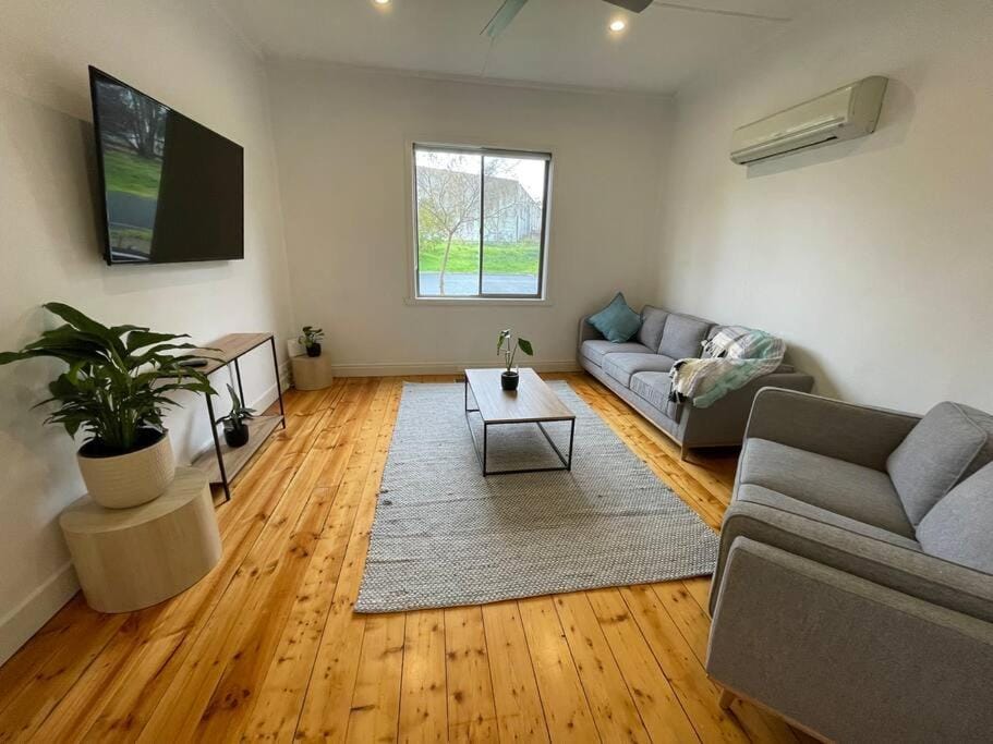 TV and multimedia, Living room, air conditioner