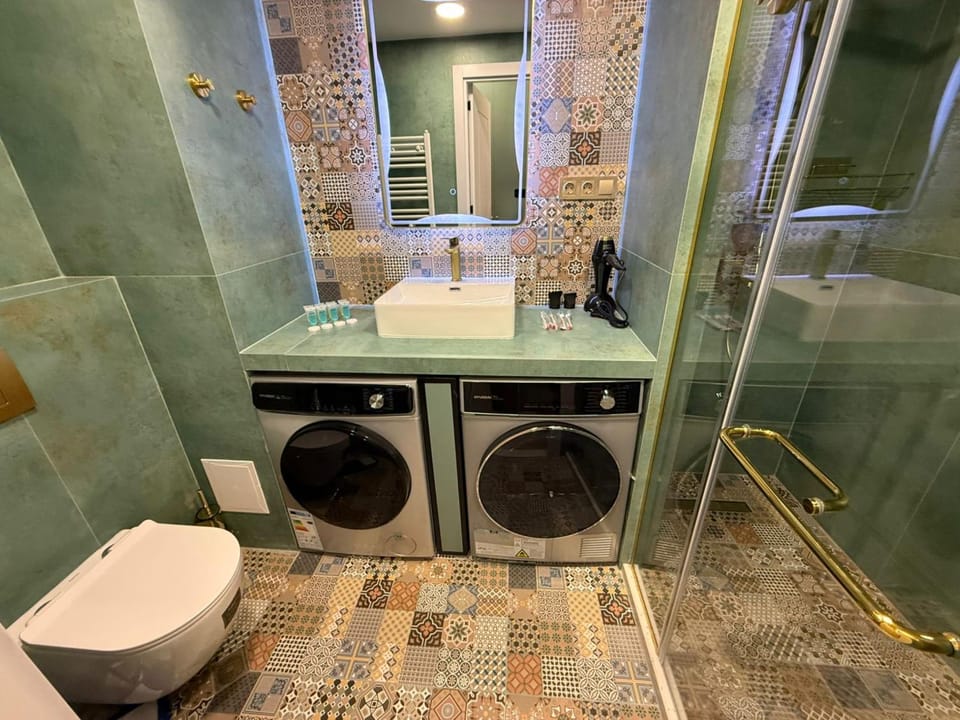 Shower, Bathroom, towels, washing machine, dryer