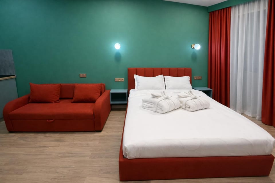 Bed, Living room, Photo of the whole room, Seating area, Bedroom
