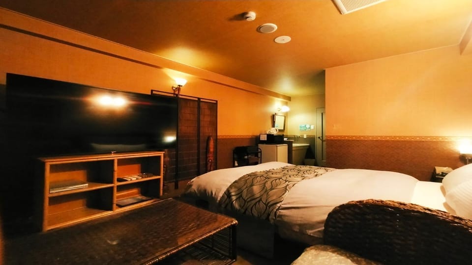 TV and multimedia, Photo of the whole room, Bedroom