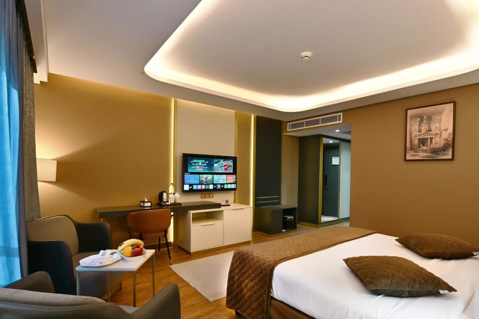 TV and multimedia, Photo of the whole room, Bedroom