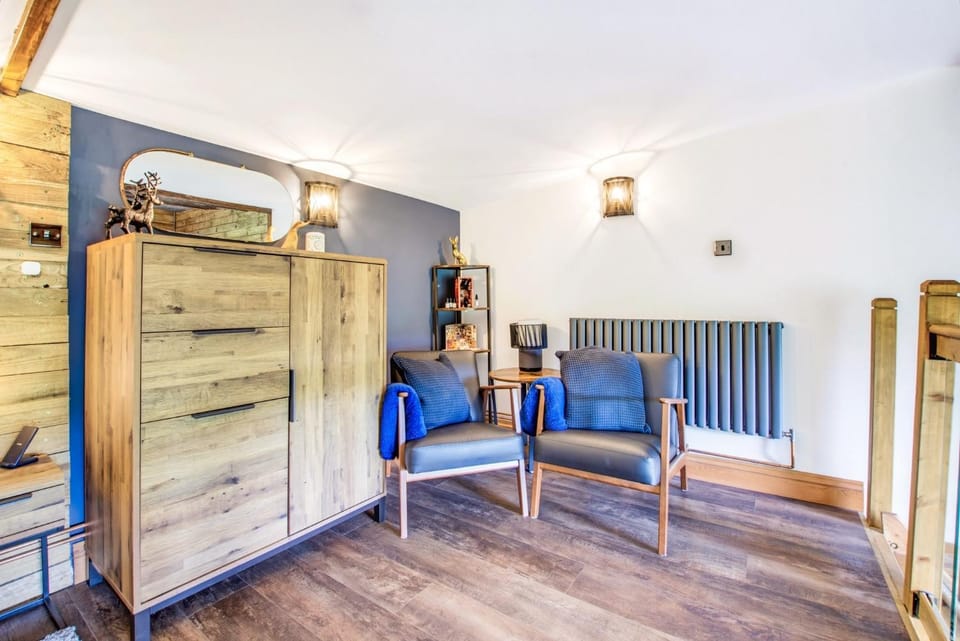 Haybarn, Hot tub and outdoor kitchen, New Forest House in Ringwood