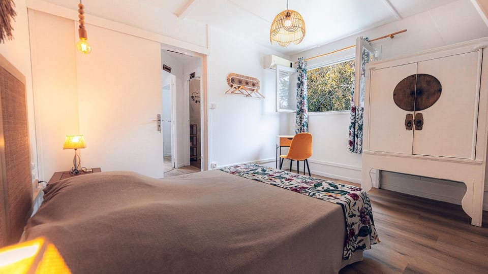 Bed, Lobby or reception, Bedroom