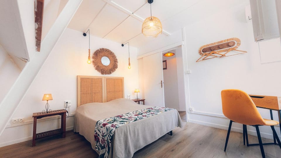 Bed, Lobby or reception, Bedroom