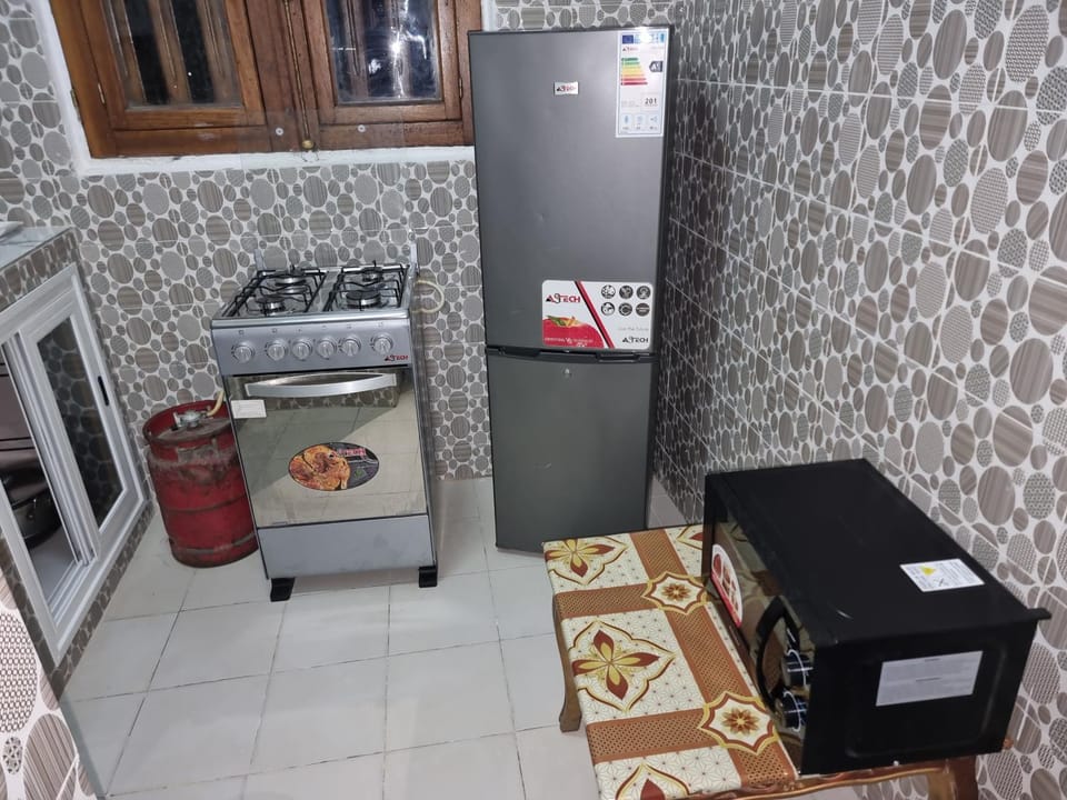 Kitchen or kitchenette, minibar