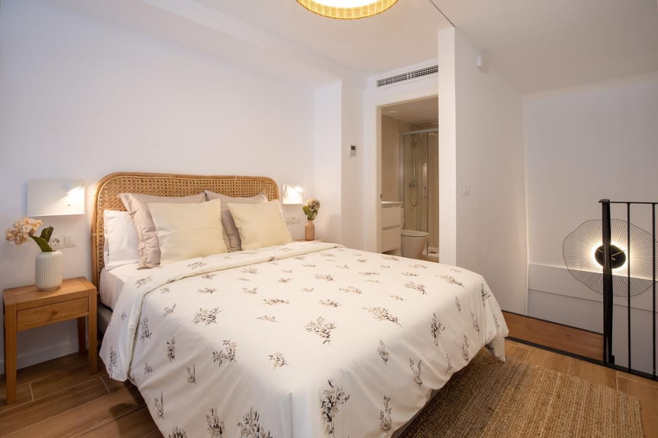 ApartUP Opera Loft Love Apartment in Valencia